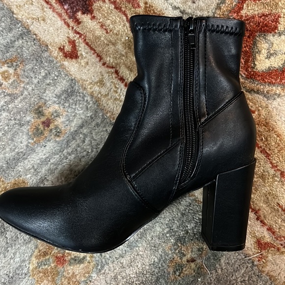 Black Steve Madden booties - Picture 4 of 6